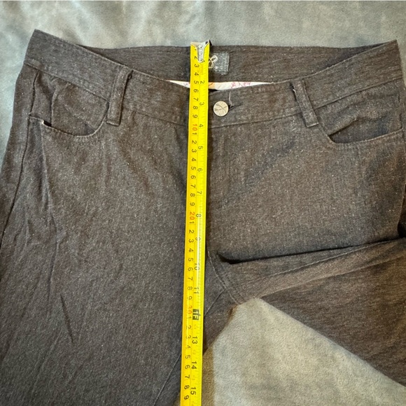 TNA Flare Pants

#1300 - Picture 4 of 9